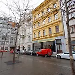 Exclusive Near Kafka's Head Apartman