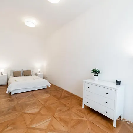 Exclusive Near Kafka's Head Appartement Praag