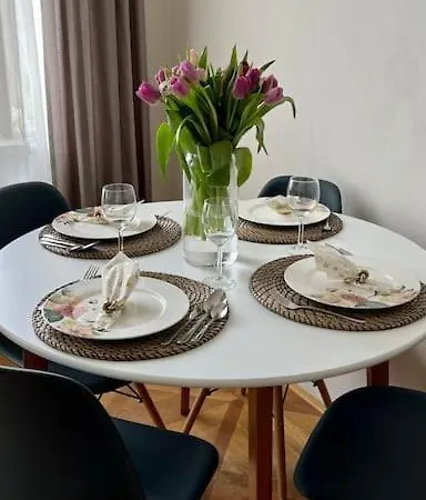 Exclusive Near Kafka's Head Appartement *